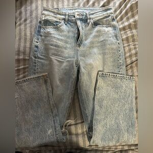 American Eagle Outfitters Light Wash 90s Boyfriend Jeans